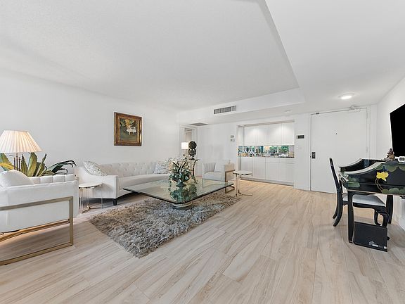 4th image of 100 SE 5th Avenue #102