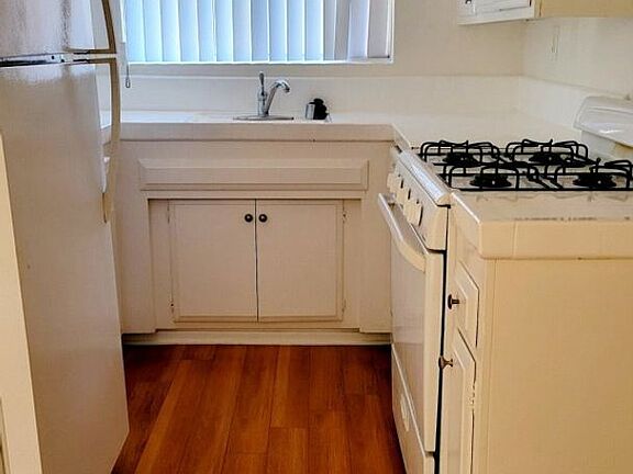2nd image of 14335 Burbank Blvd APT 5