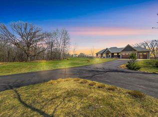 21397 Crimson Ct, Lakeville, MN 55044