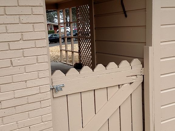 5th image of 1715 Meadowbrook Ln