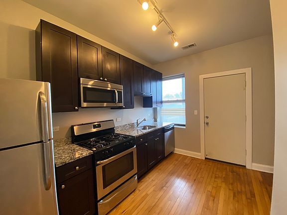 4th image of 3214 W Argyle St #2F