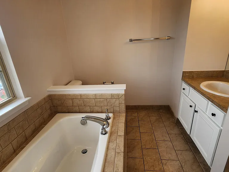 1574 Kessler Ave — Photo 18