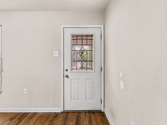 3rd image of 3721 Sanger Ave