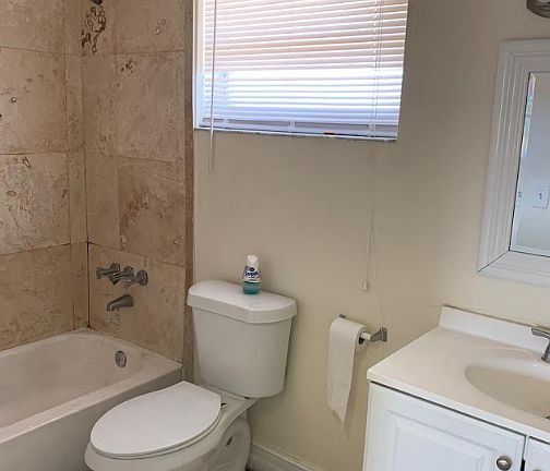 5th image of 505 NW 177th St APT 211