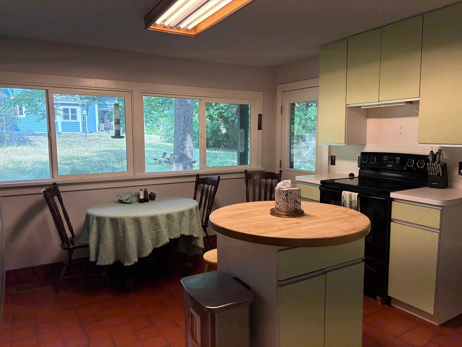 4 bed, 3000 sqft, $2,000 — Photo 4