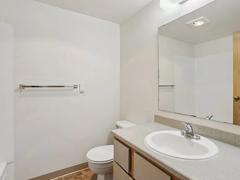Poplar Lane Apartments — Photo 31
