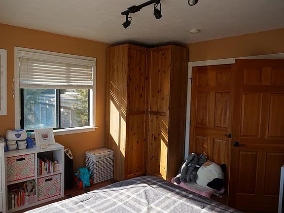 2nd image of 559 Henrietta Ave