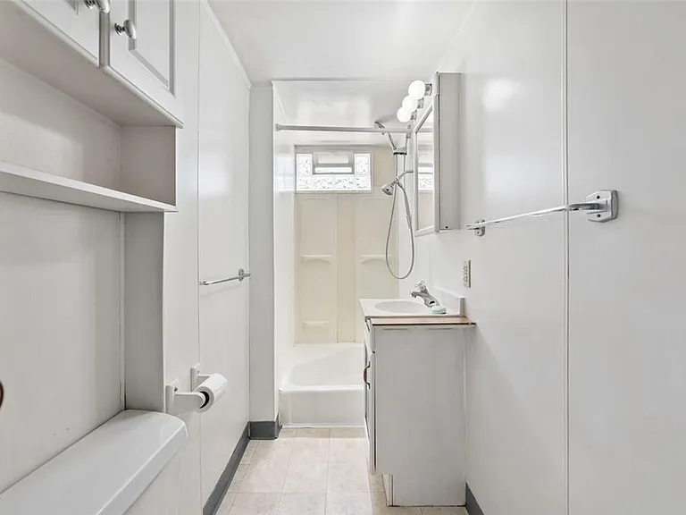 212 Sheridan St — Photo 10