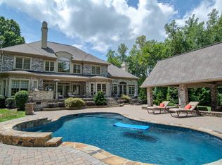 2020 Kings Manor Dr, Matthews, NC 28104