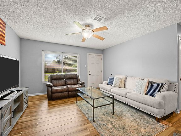 4th image of 17223 Ashton Ave