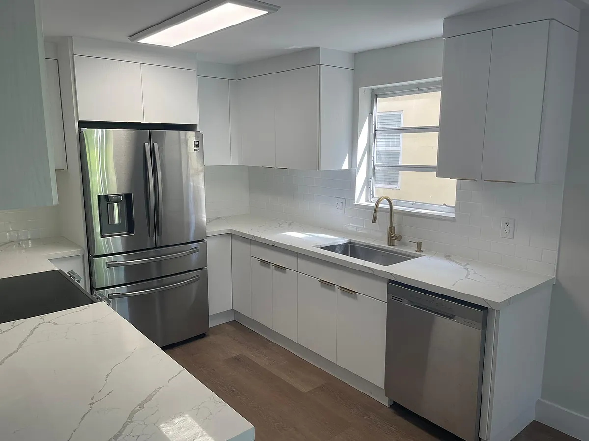 Building Photo - 531 Menendez Ave