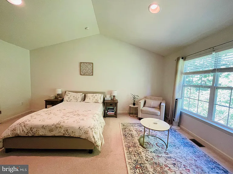 46 Hoover Ave — Photo 15