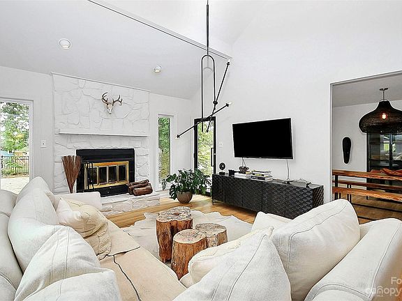 4th image of 339 Paradise Cir