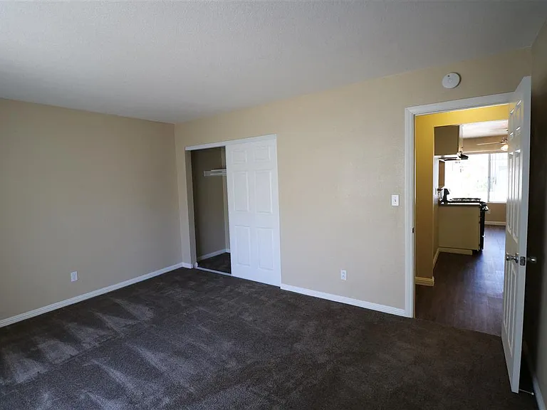 315 W Lincoln Ave — Photo 17