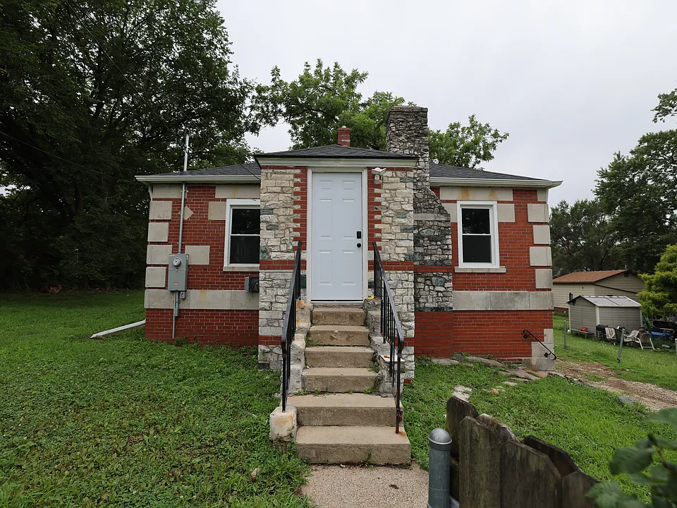 1962 Francis Ave