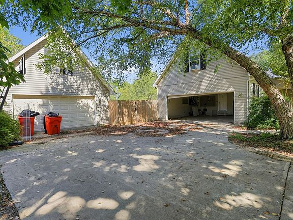 2nd image of 1017 Poplar Trce