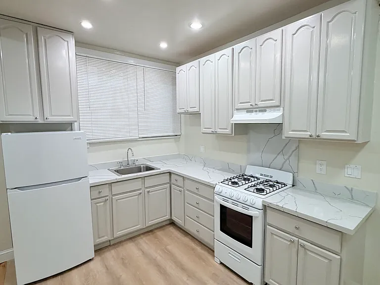 2530 Balboa St #11 — Photo 1