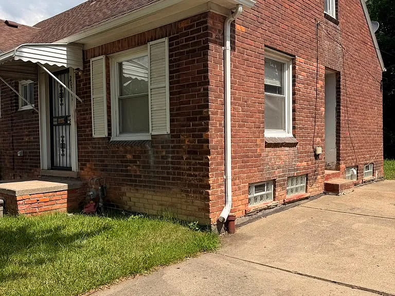 20209 Moross Rd — Photo 2