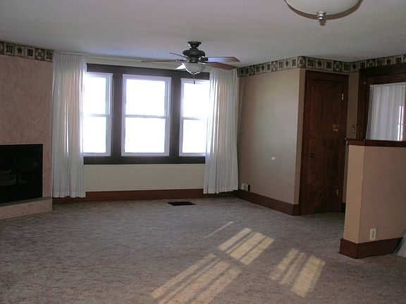 4th image of 119 E 26th St