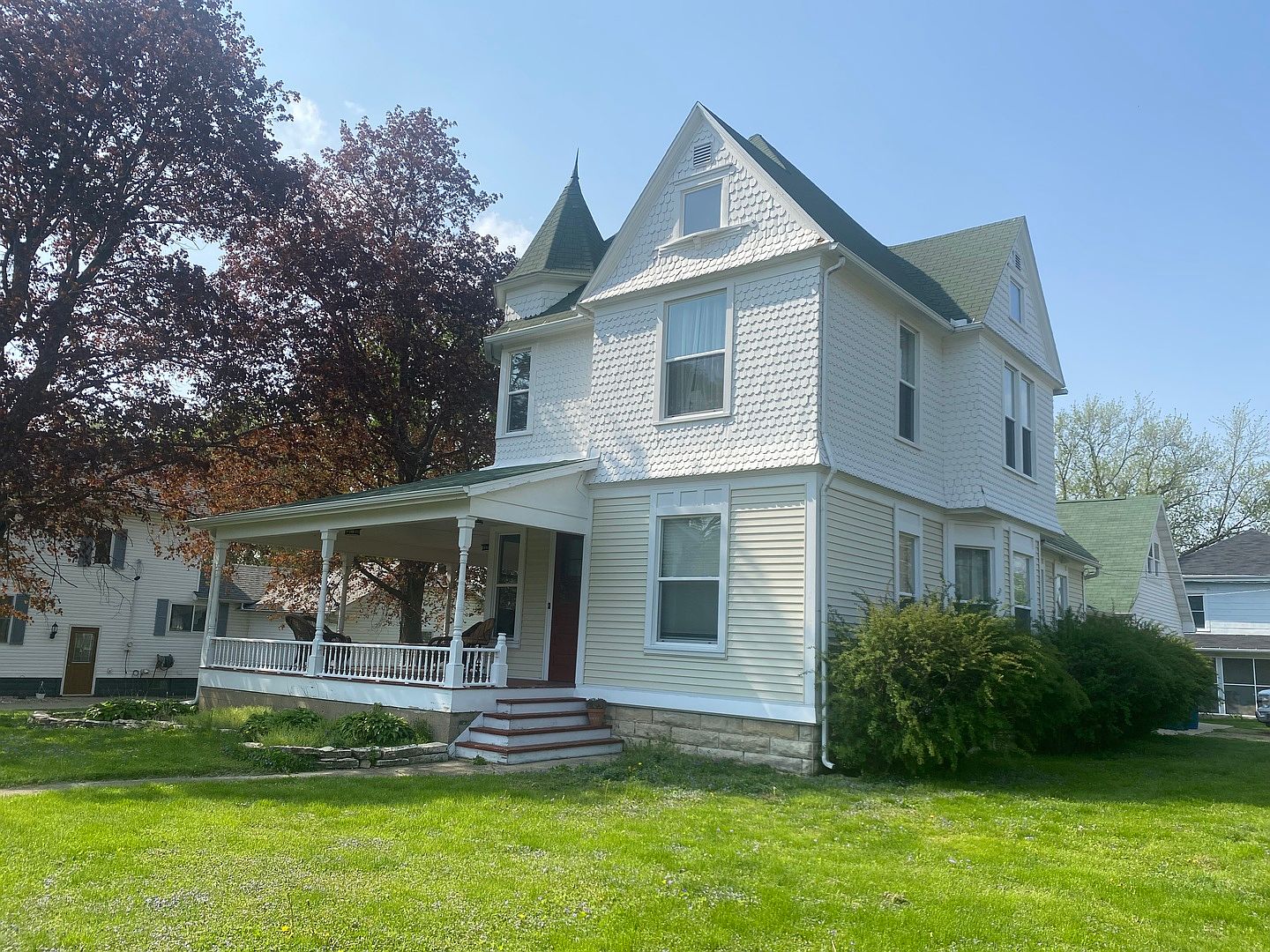 209 E North St, Walnut, IL 61376 Zillow