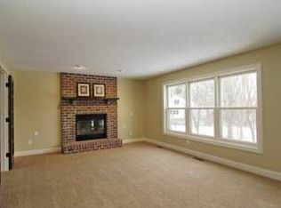 905 Fernbrook Ln N, Plymouth, MN 55447