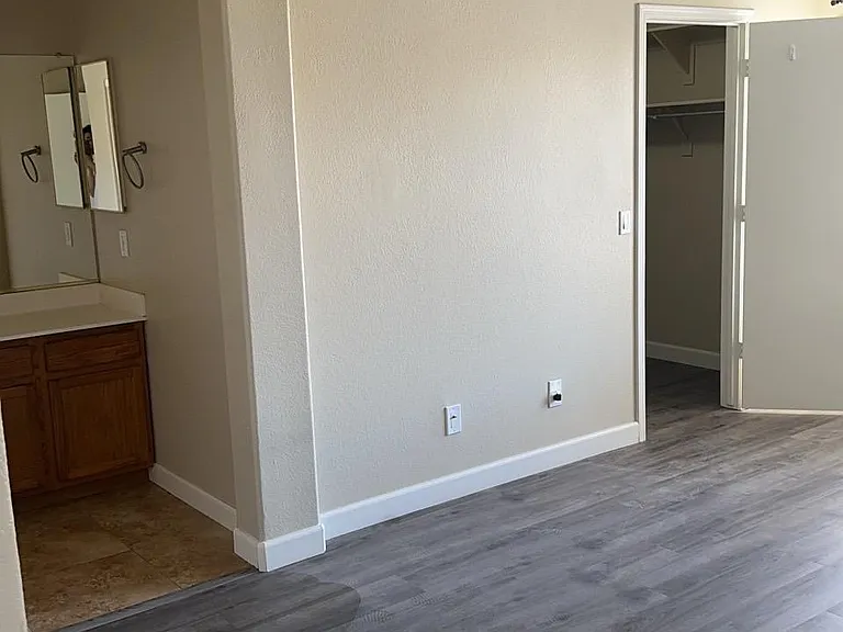 8503 S 49th Ln — Photo 6