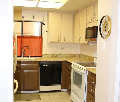 5th image of 13658 La Jolla Cir Unit F