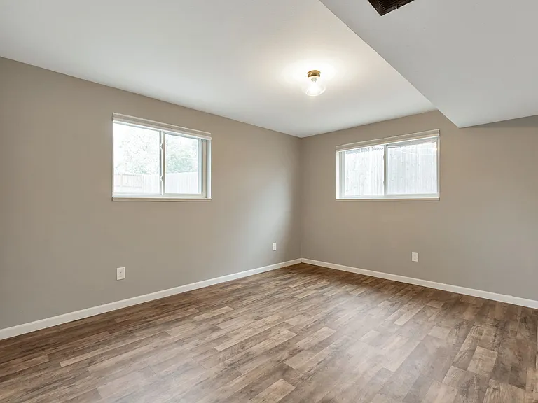 1202 S Moline St — Photo 12