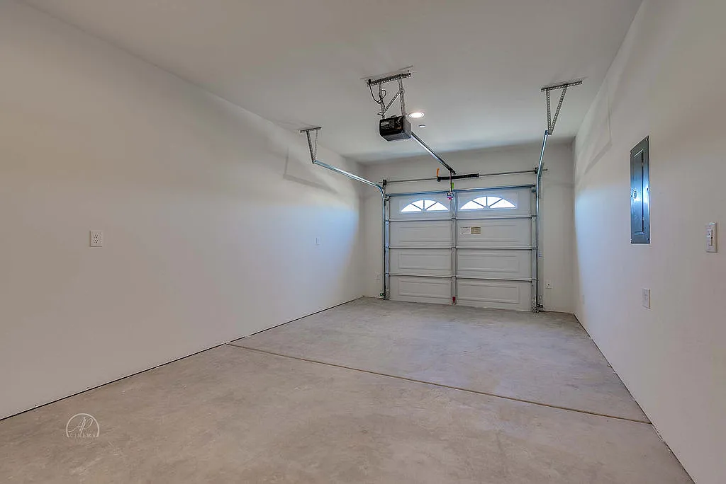 2 bed, 1050 sqft, $1,900 — Photo 3