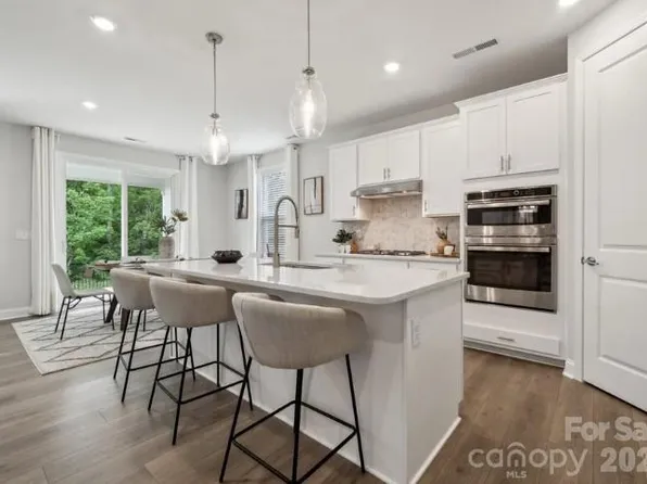 203 Goorawing Ln, Mooresville, NC 28115