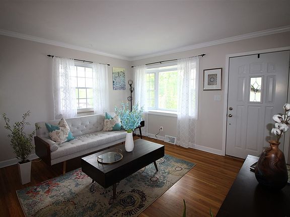 2nd image of 928 Churchill Cir