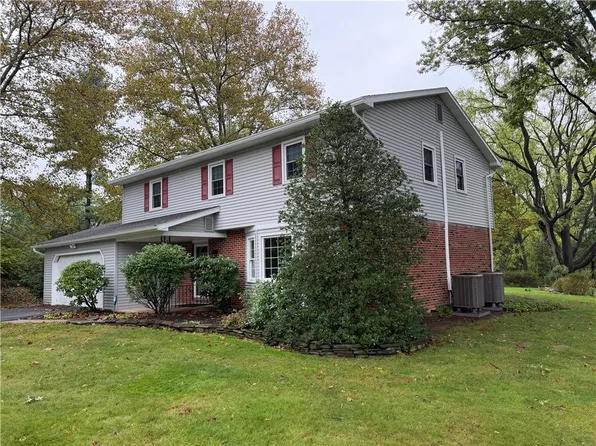 1967 Robin Ct, Bethlehem, PA 18015