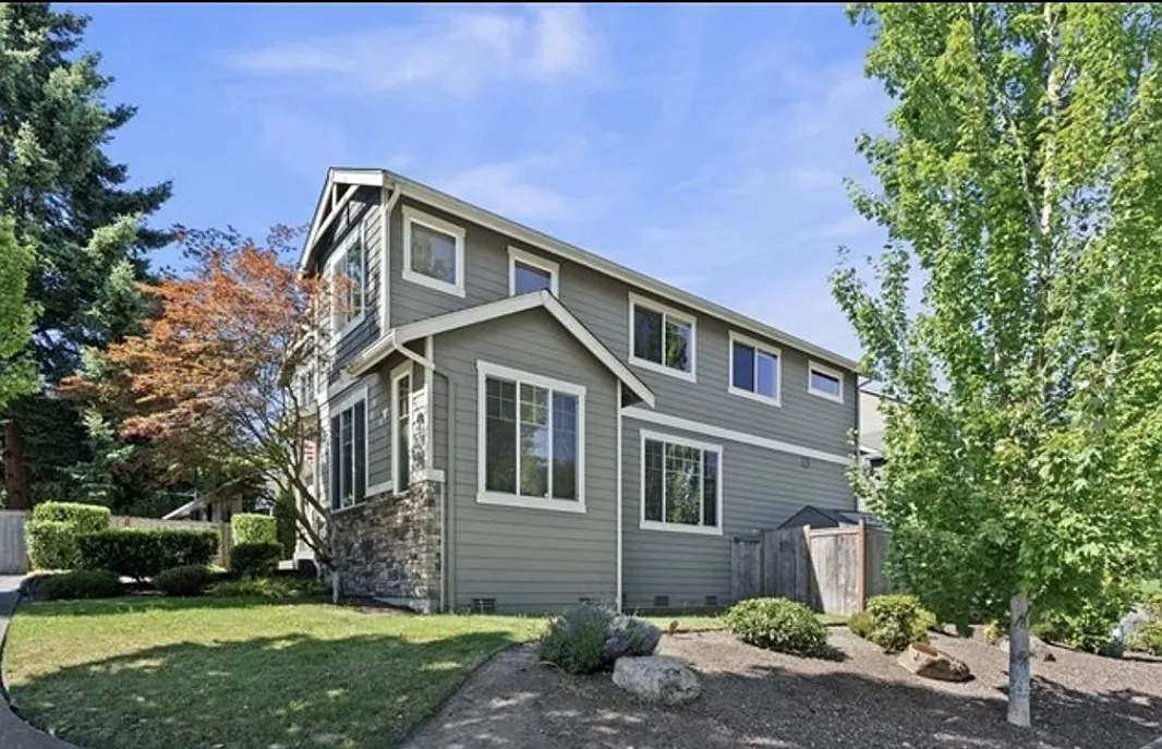 4 bed, 2574 sqft, $4,190 — Photo 4