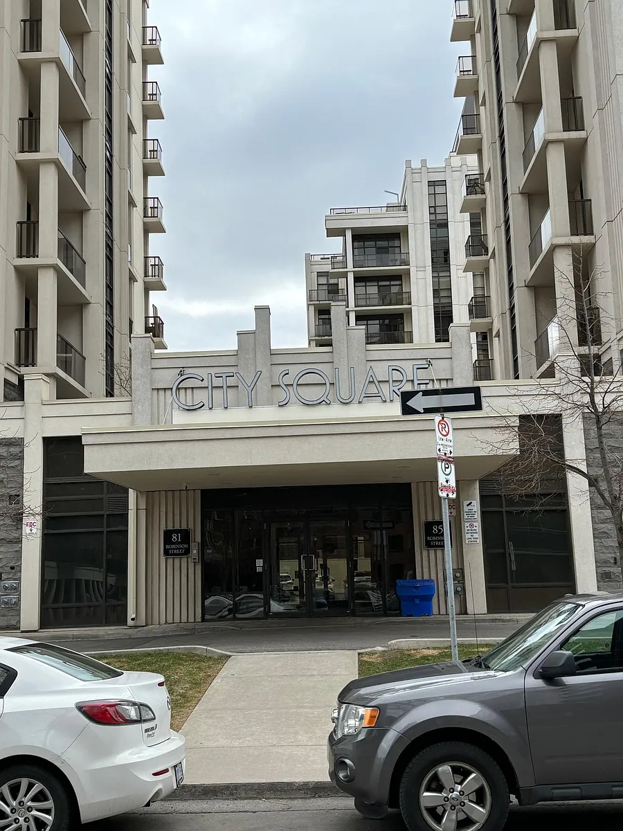 Building Photo - 81 Robinson St #601