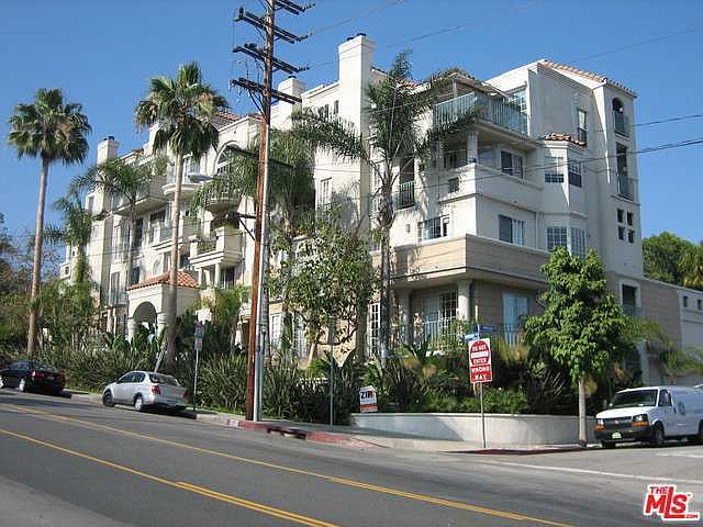 1st image of 960 N Doheny Dr APT 404