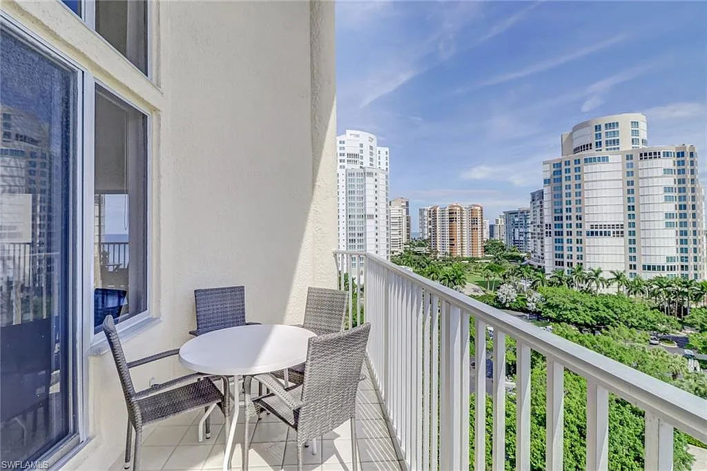 2 bed, 2.5 bath, 2240 sqft, $18,000 — Photo 4