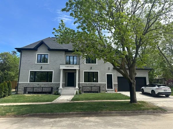 5 Cedar Cres, Aurora, ON L4G 3J7