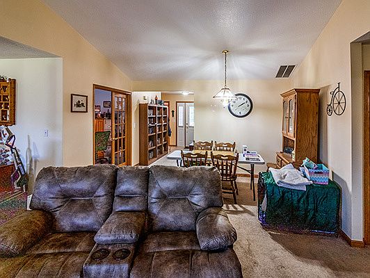 4th image of 819 Oriole Dr