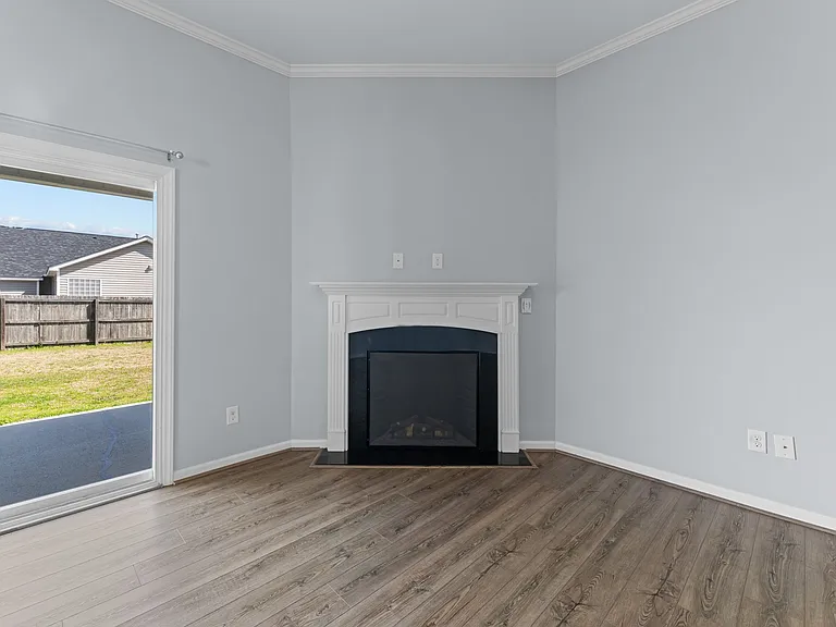 205 Lynden Ln — Photo 38