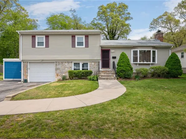 32 Damon Ave, Warwick, RI 02889