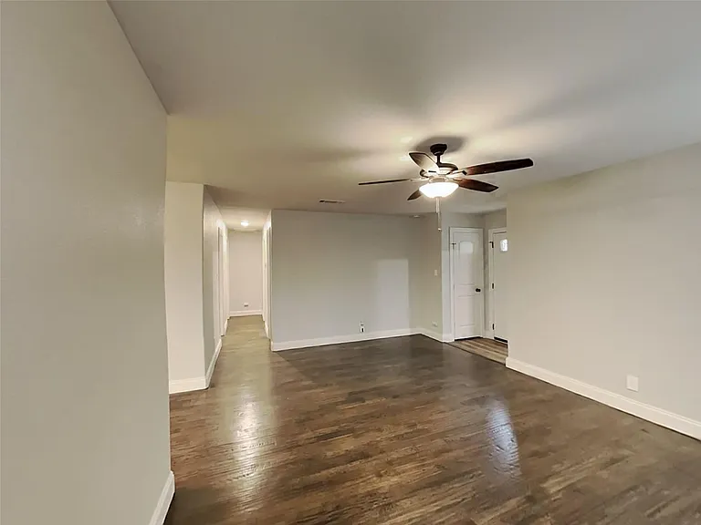 2445 McAdoo Ln — Photo 2