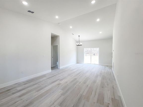 3rd image of 427 SW Alvarez Rd