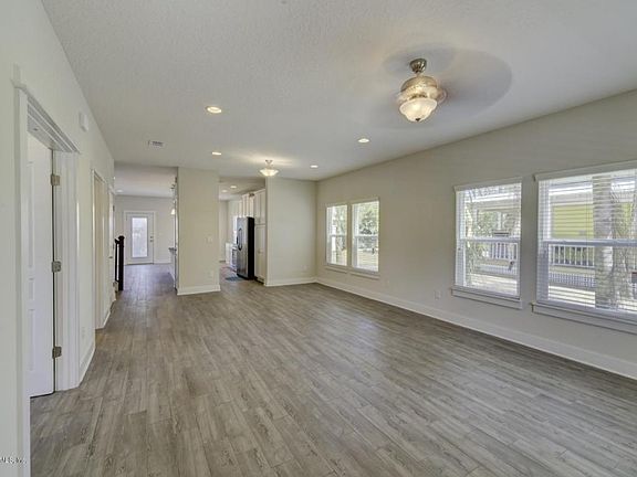 2nd image of 905 White St