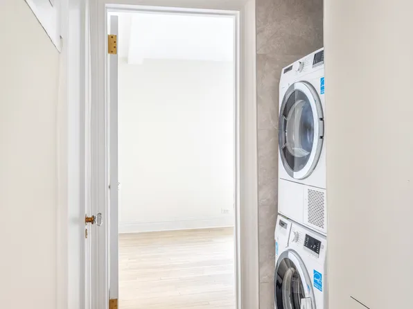 433 East 51st Street image 10 of 19