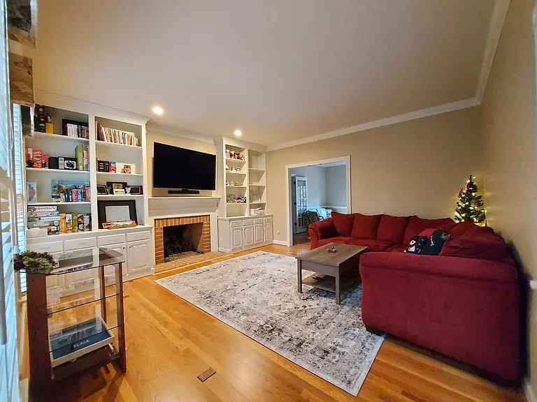 125 Woodmere Ct — Photo 4