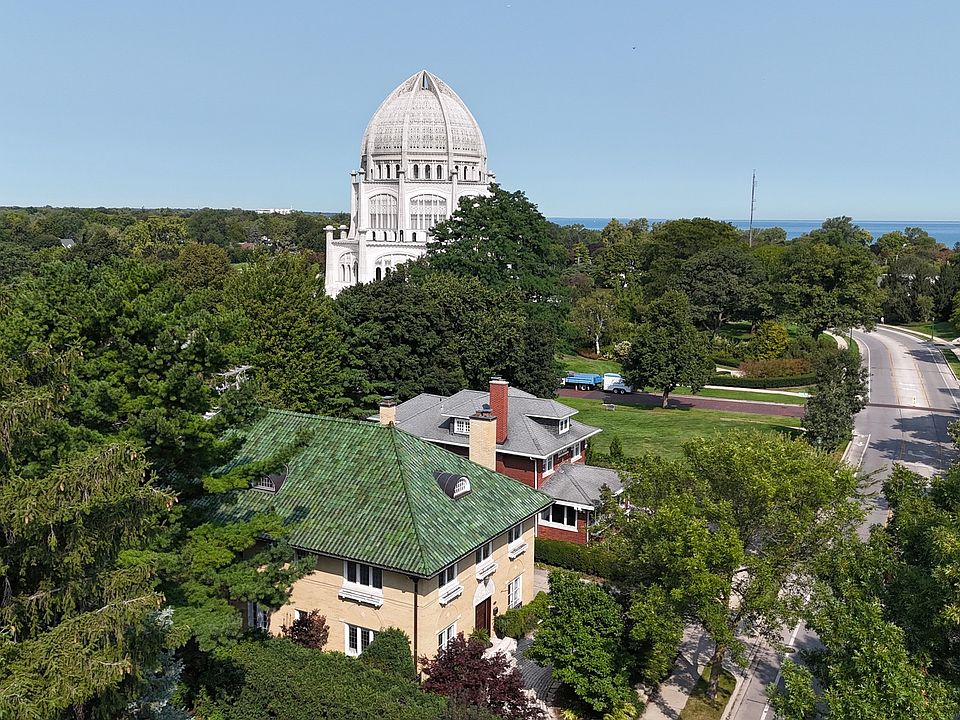 2nd image of 411 Sheridan Rd