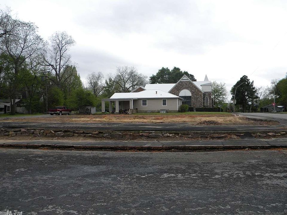 2nd image of 106 Van Buren St