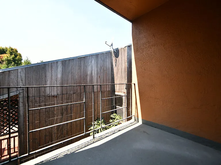 95 Linda Apartments — Photo 15