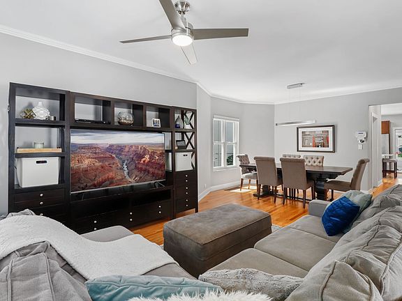 3rd image of 4144 N Sacramento Ave