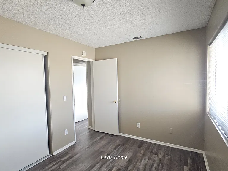 11868 1st Ave #9 — Photo 8